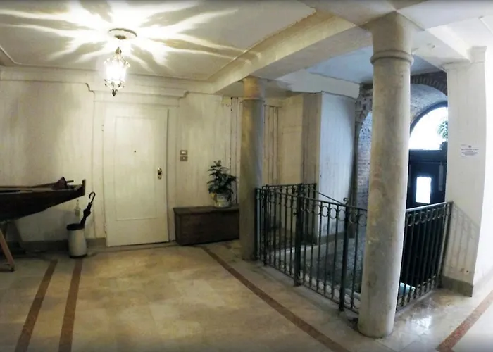 Ca' Da Ponte * البندقية